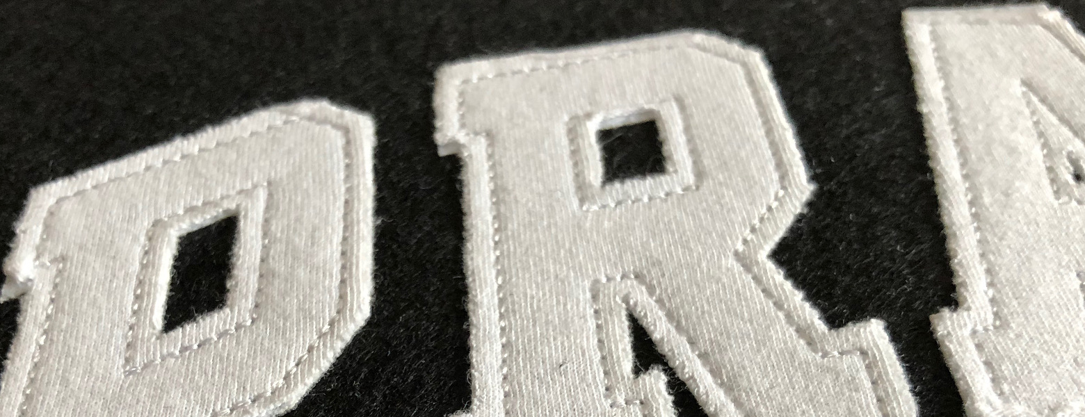 Patch ricamate e in tessuto Prague dettaglio lettere
